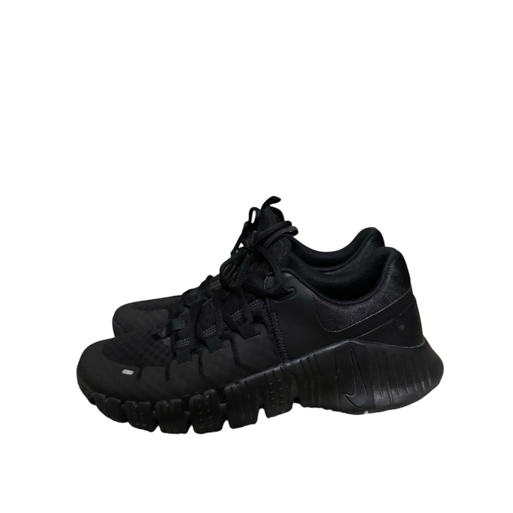 Nike - Picture 2 of 4